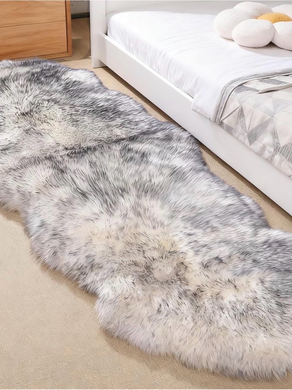 GENUINE brand new!!! 2x6 ft Sheepskin Area Rug - Gray White